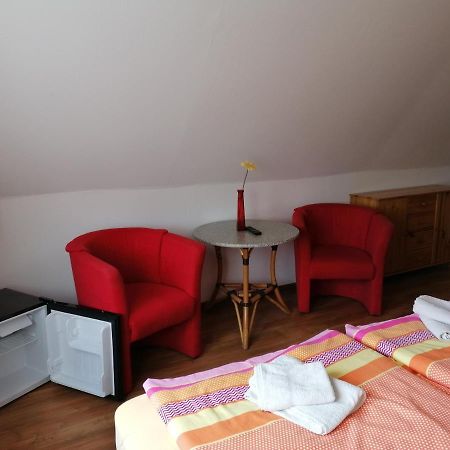 Pension Und Bistro" Dat Olle Fischerhus" Hotel Ralswiek Bagian luar foto