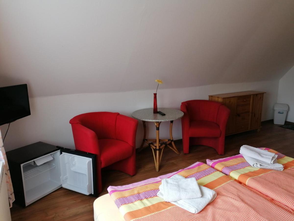 Pension Und Bistro" Dat Olle Fischerhus" Hotel Ralswiek Bagian luar foto